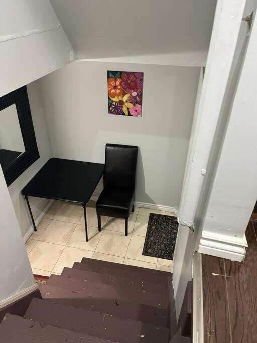Bernie'S Basement Apartment Milton Exterior photo